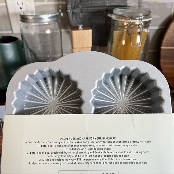 Hearth and Hand Medallion Pan - Picture 4 of 4